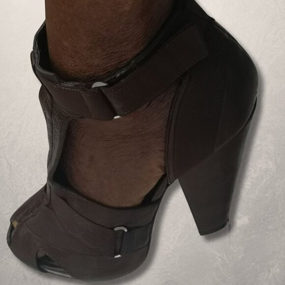 Y2k Vintage Givenchy Strappy Leather Gladiator Sandal Pumps With Velcro Closure - Picture 8 of 8